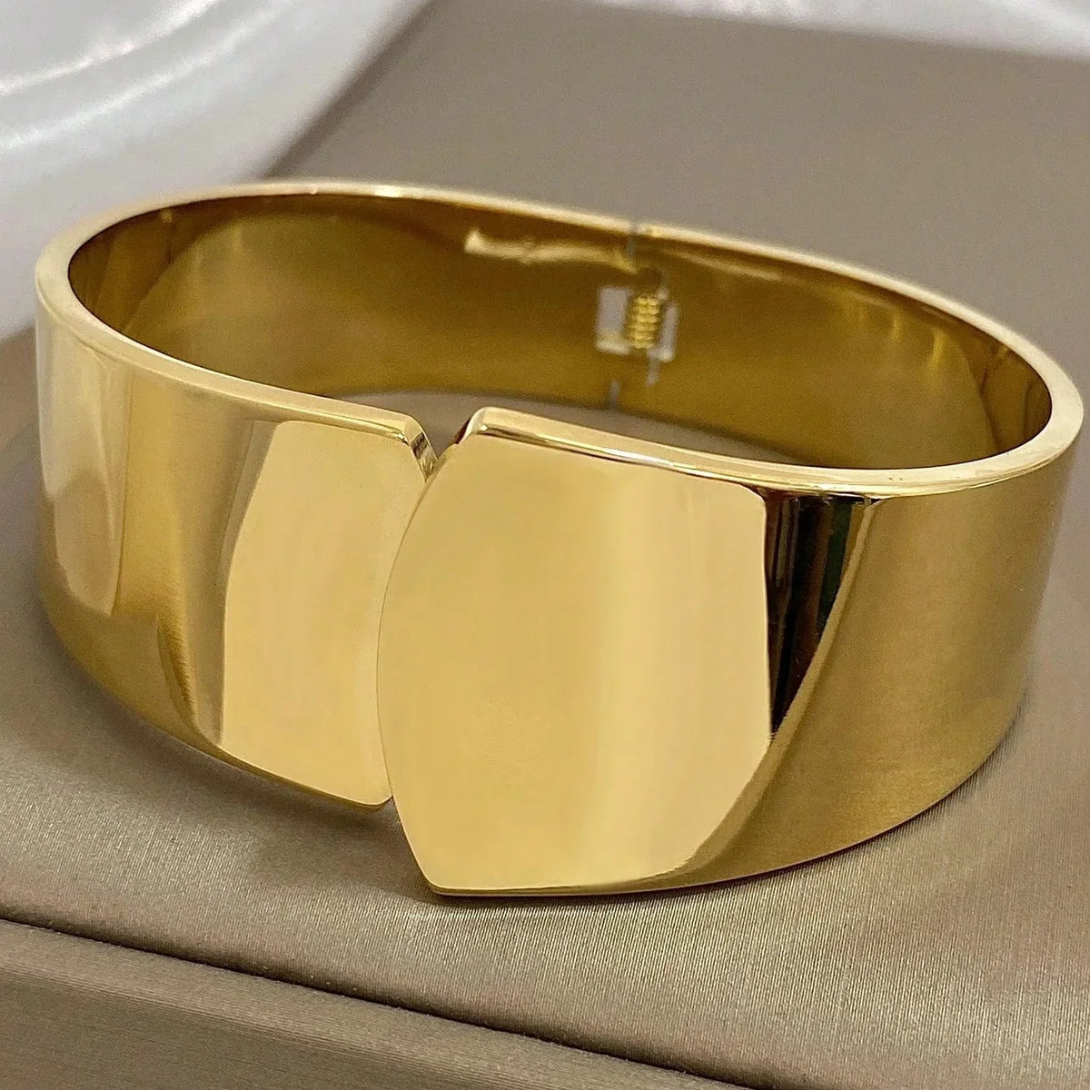Classic Chunky Stainless Steel Gold Cuff (Anti-Tarnish)