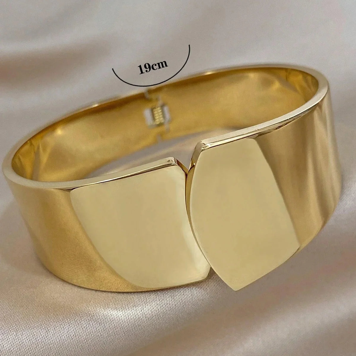 Classic Chunky Stainless Steel Gold Cuff (Anti-Tarnish)